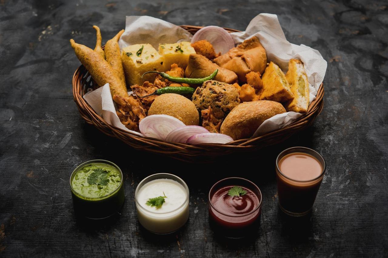 Oyo Mmc Hotel And Restaurant Meerut Esterno foto