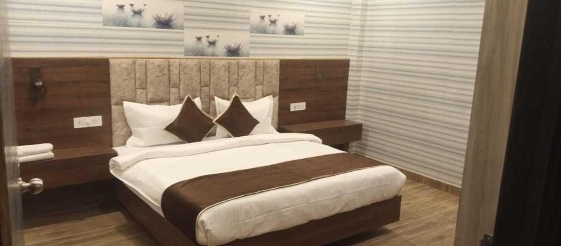 Oyo Mmc Hotel And Restaurant Meerut Esterno foto