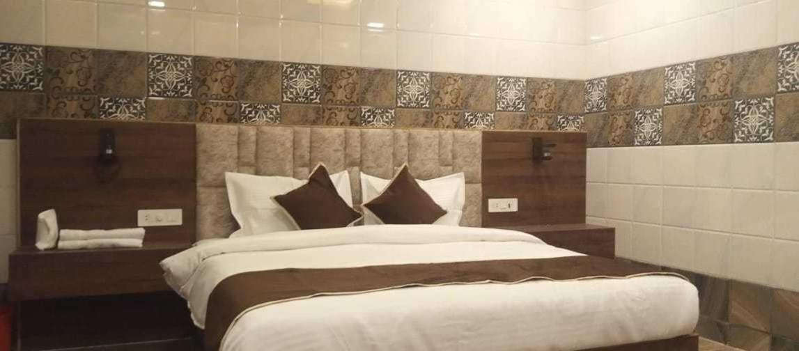 Oyo Mmc Hotel And Restaurant Meerut Esterno foto