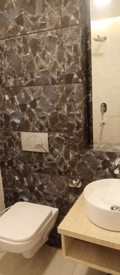Oyo Mmc Hotel And Restaurant Meerut Esterno foto